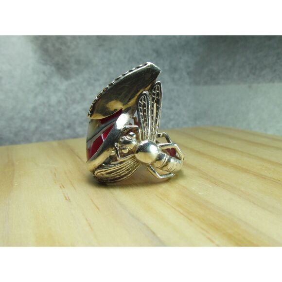 Handmade Red and White Nautilus Shell with Two Sterling Silver Dragonflies Ring - Picture 10 of 11